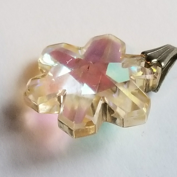 Sparkly Snowflake pendant charm rainbow aurora borealis winter iridescent - Picture 7 of 17